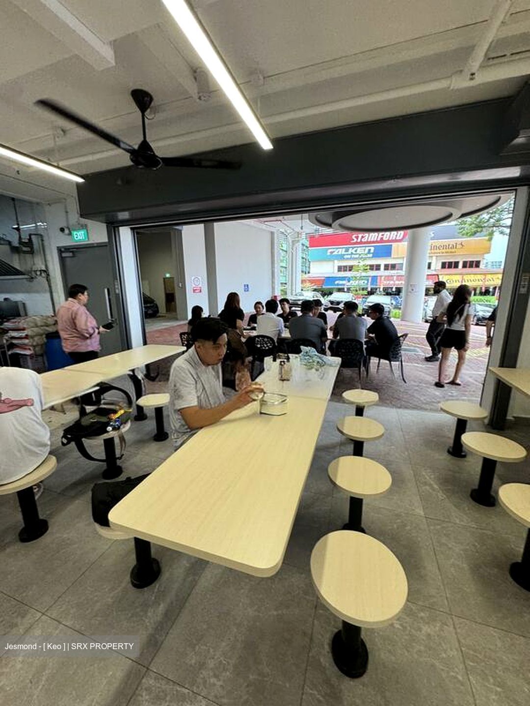 Macpherson Road (D13), Retail #525750731
